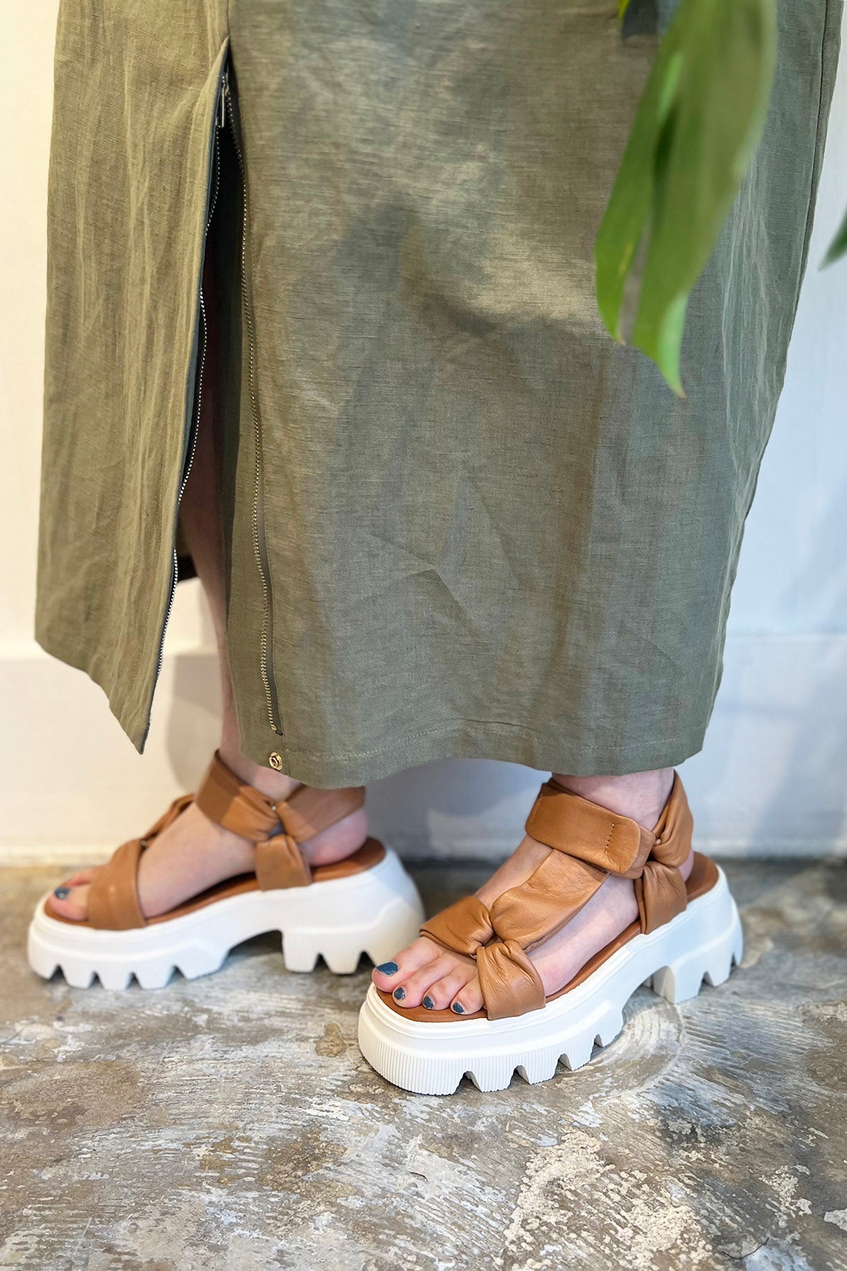 レザープラットフォームサンダル
