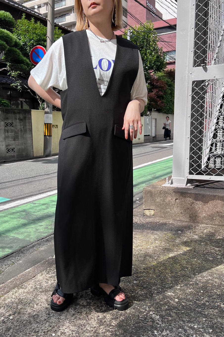CHIGNON (シニヨン) ディープ Vネック ジャンパースカート ジャンスカ タイト ストレート