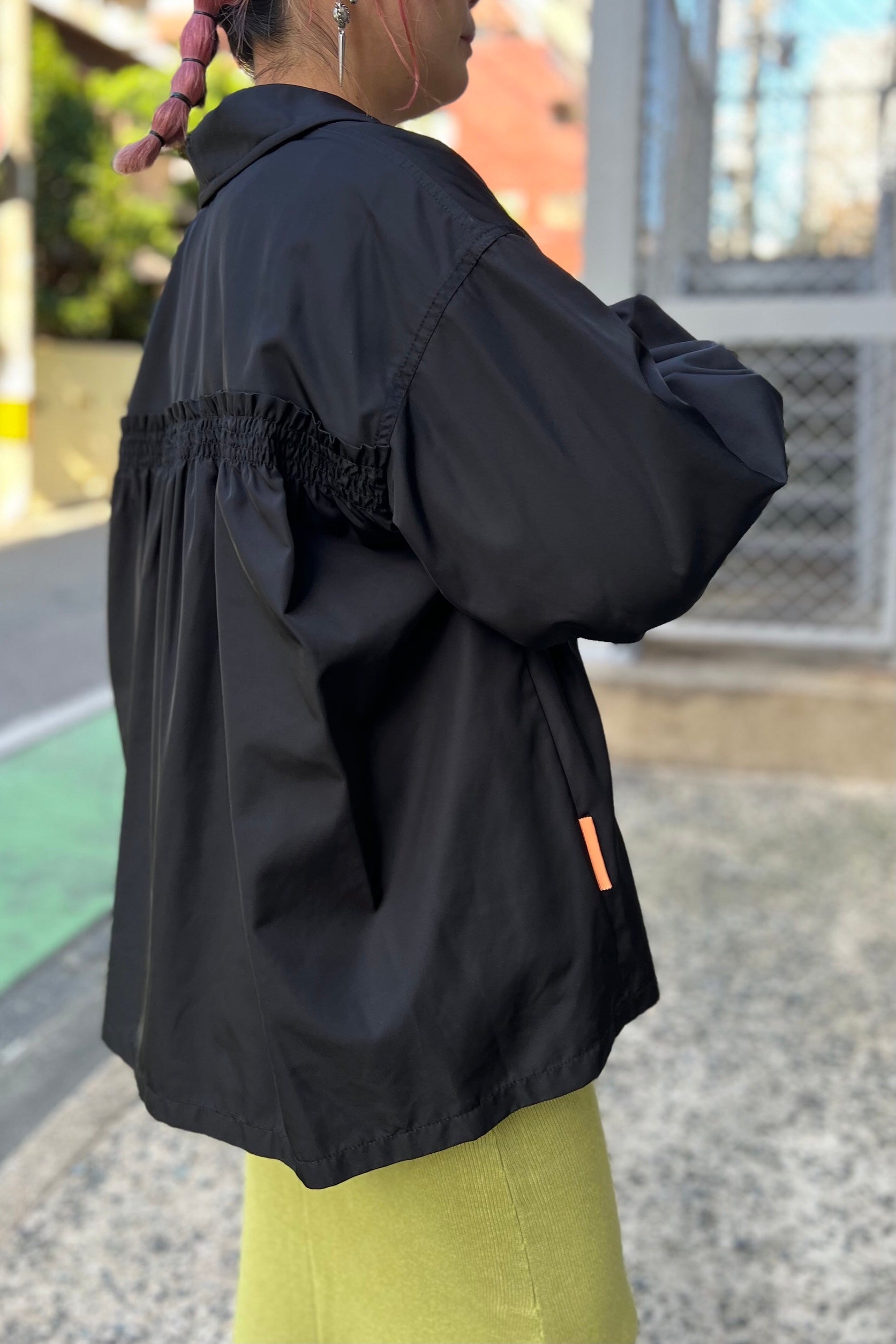 バックギャザーコーチジャケット