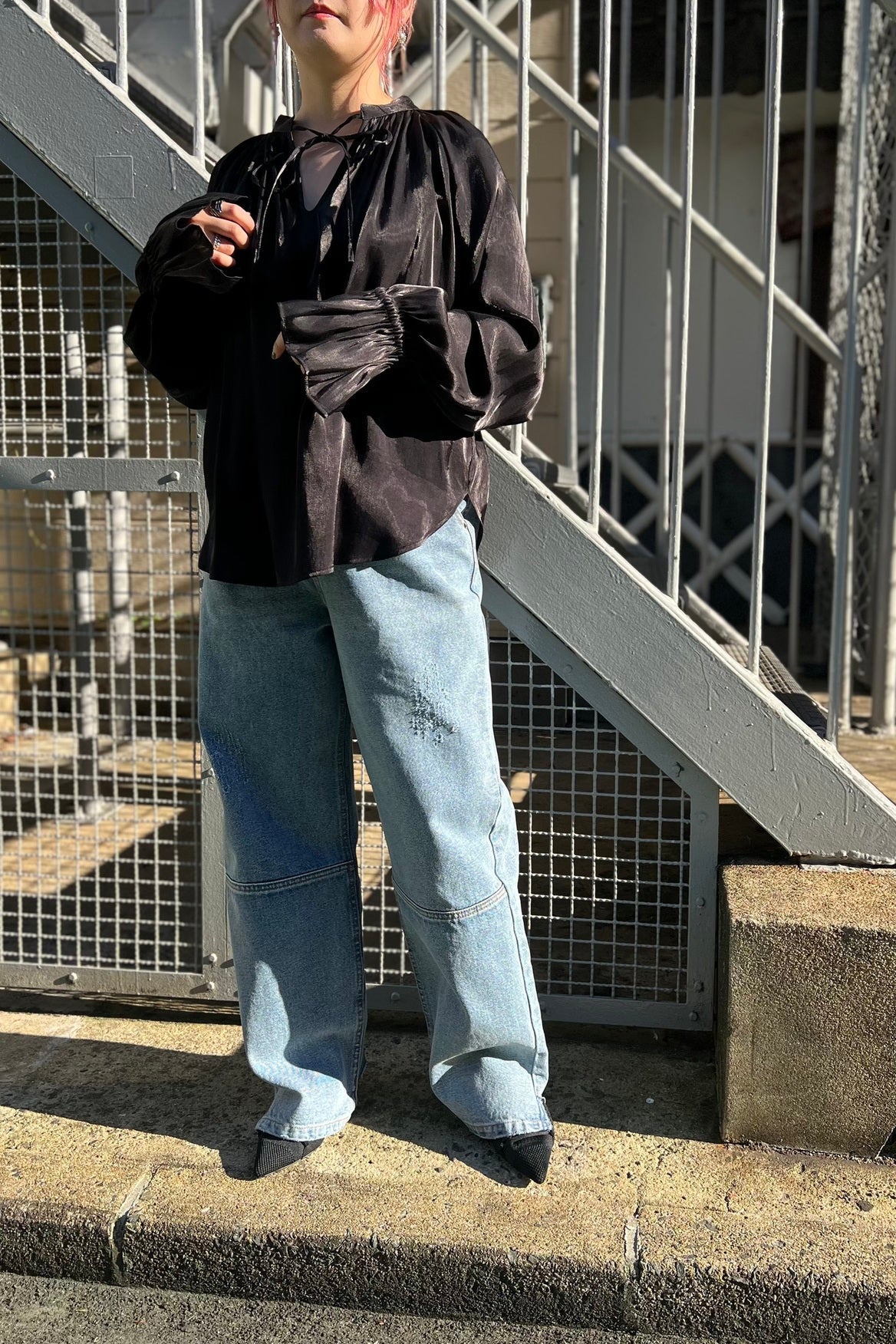 シャイニーギャザースリーブブラウス
