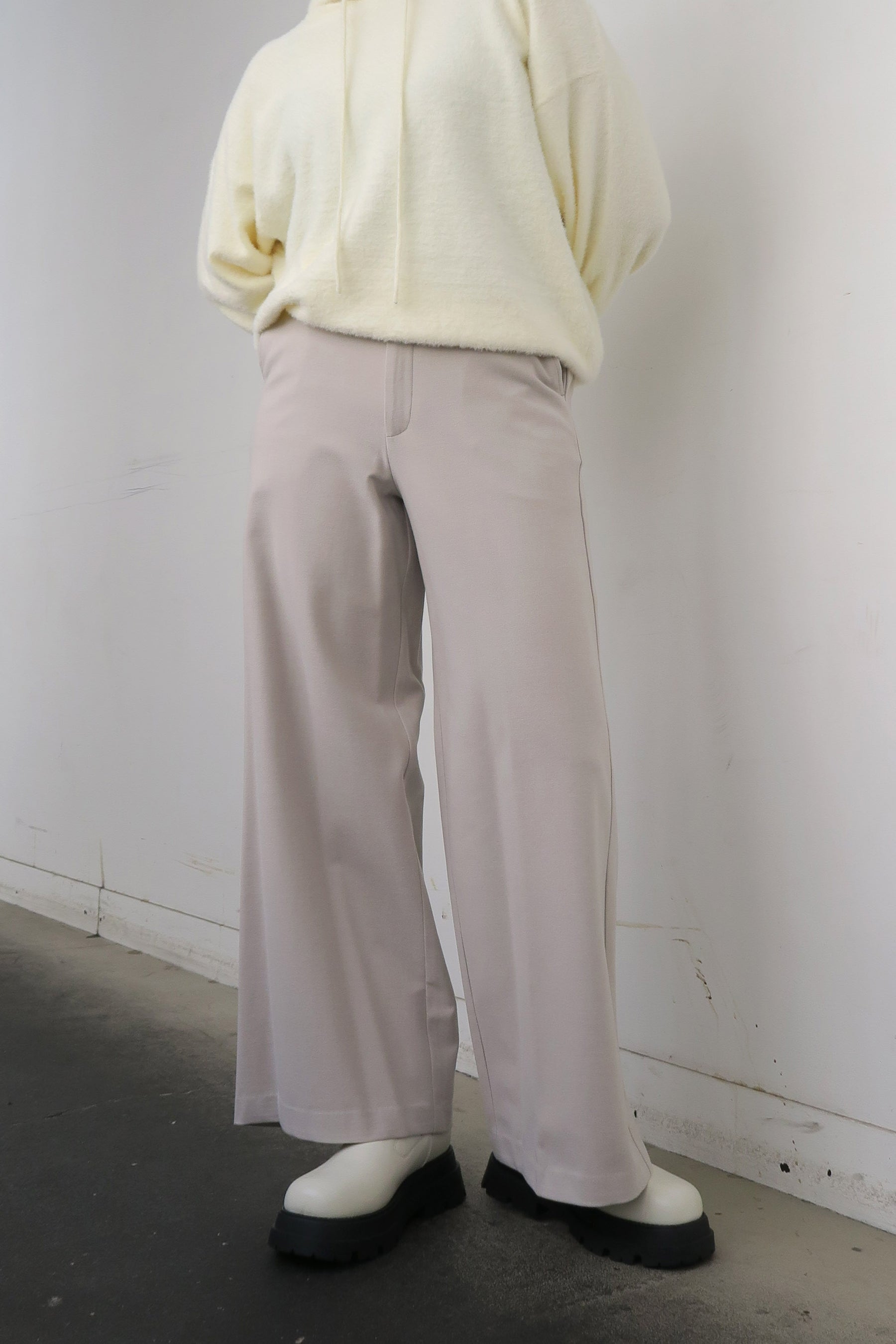 ウォームストレッチワイドパンツ