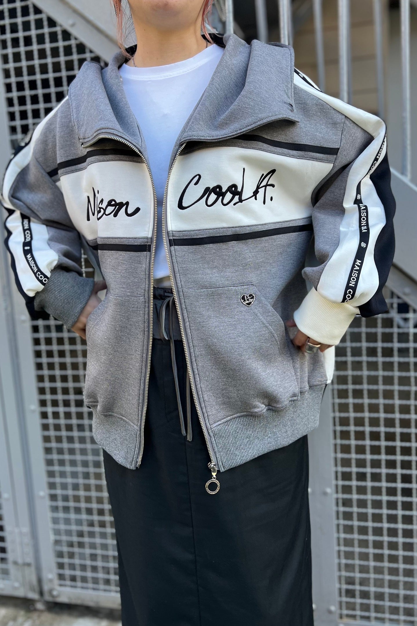 クレイジーパターンエンブロイダリールーズジップフーディー