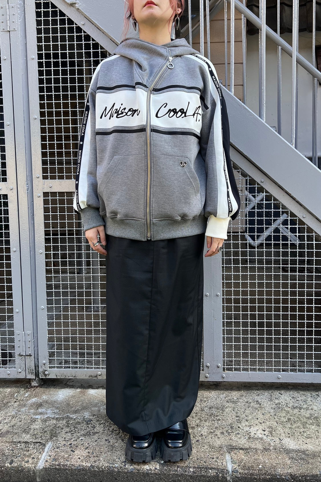クレイジーパターンエンブロイダリールーズジップフーディー