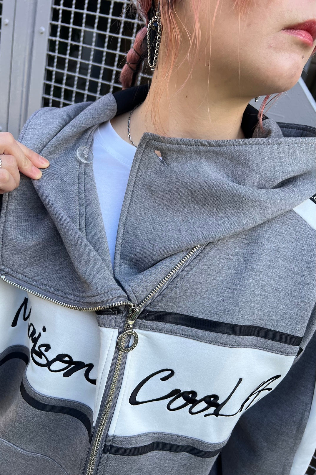 クレイジーパターンエンブロイダリールーズジップフーディー