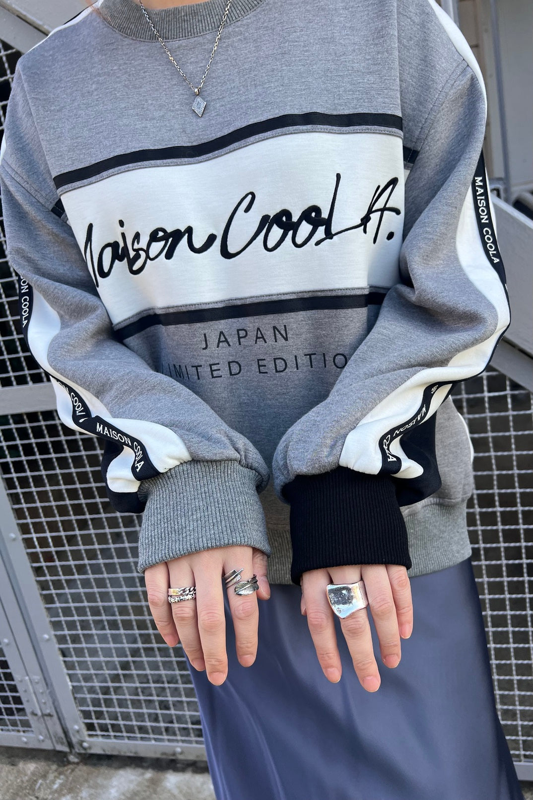 クレイジーパターンエンブロイダリープルオーバー