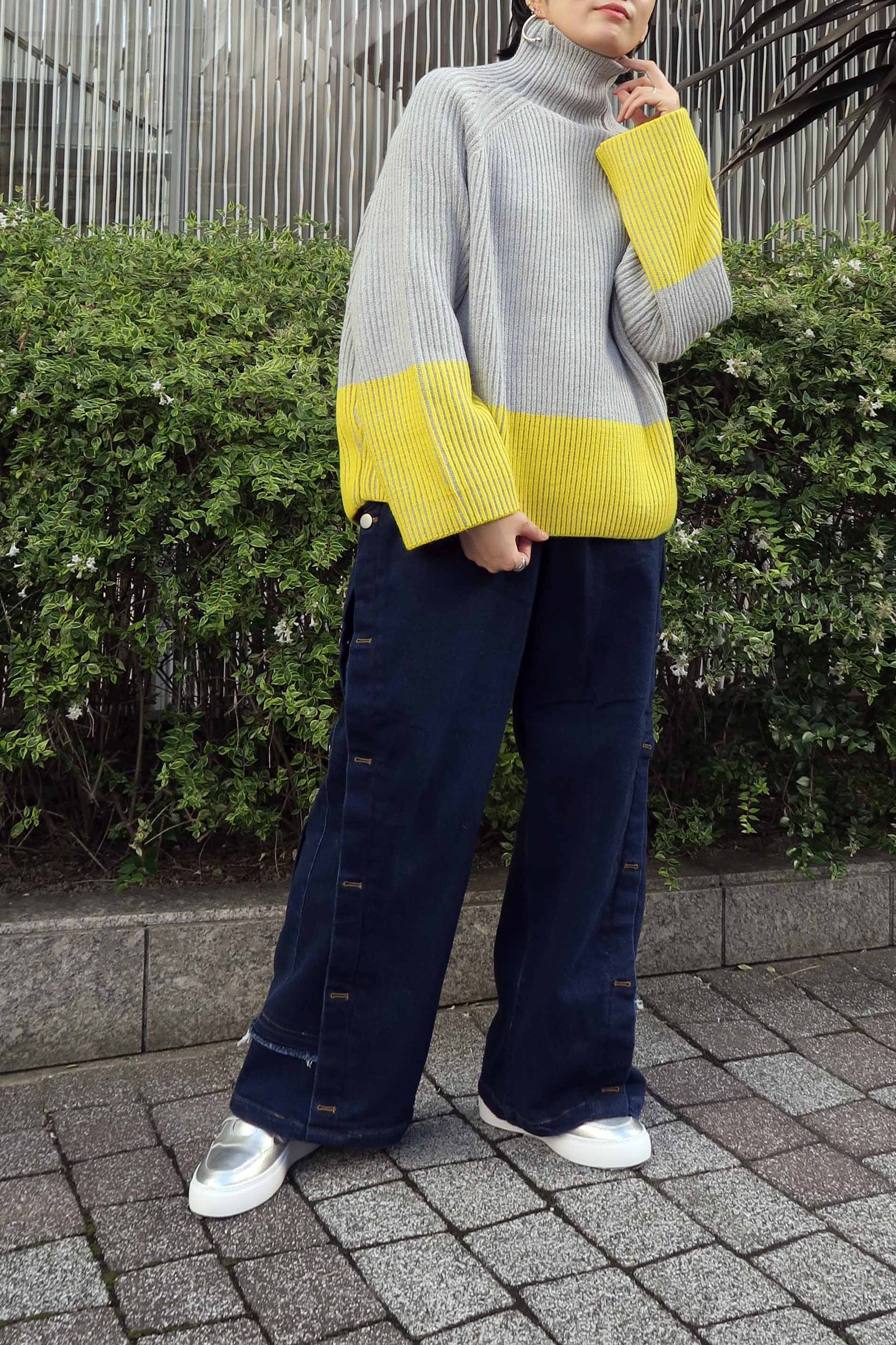 バイカラーリブニット