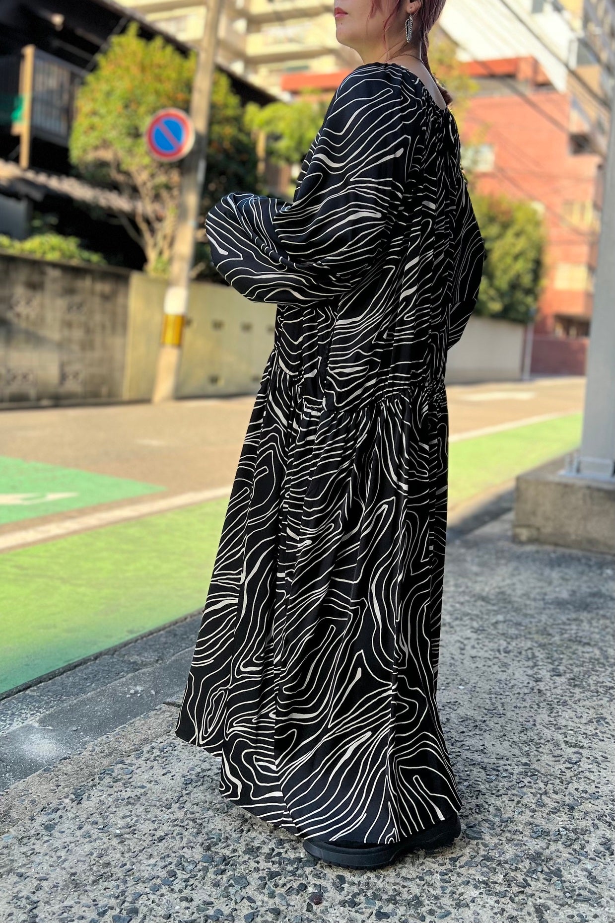 モノトーンラインギャザーワンピース