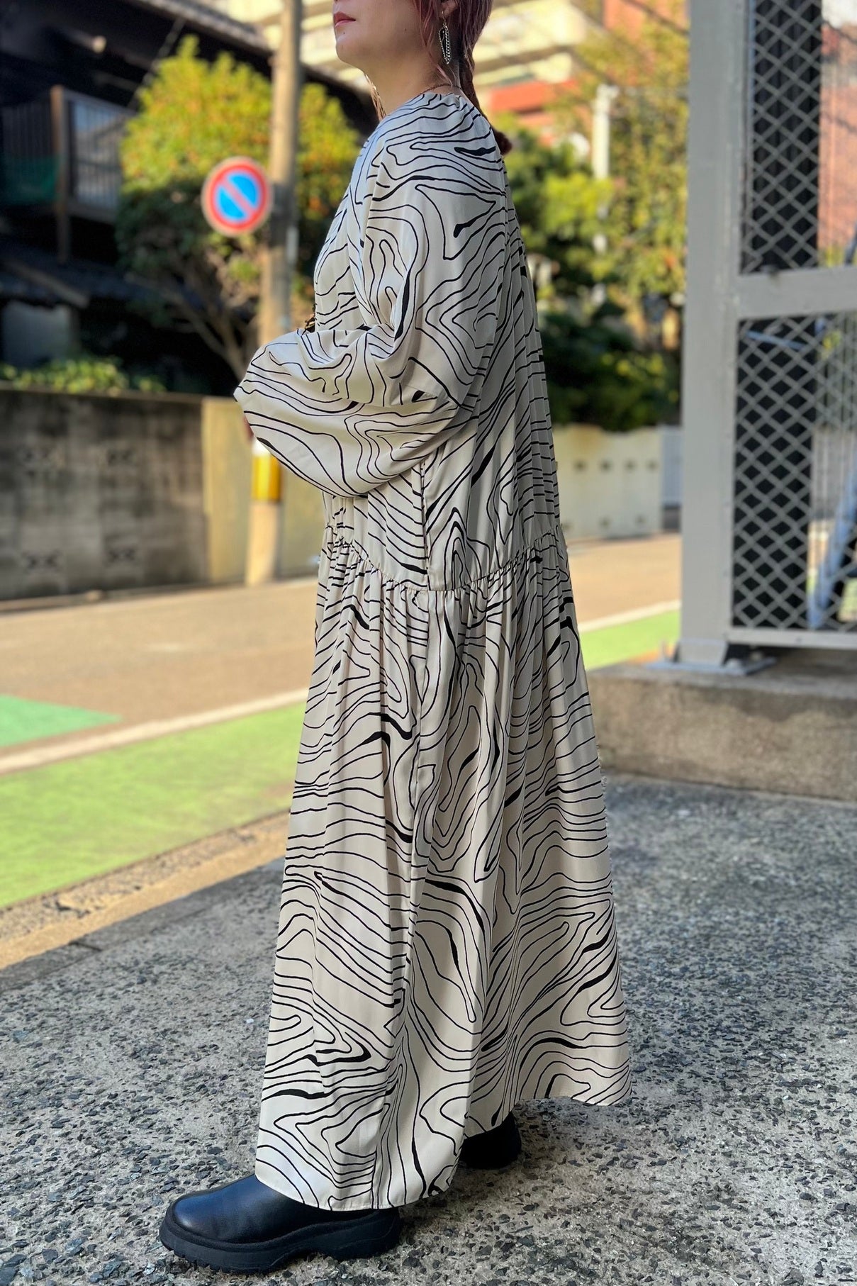 モノトーンラインギャザーワンピース