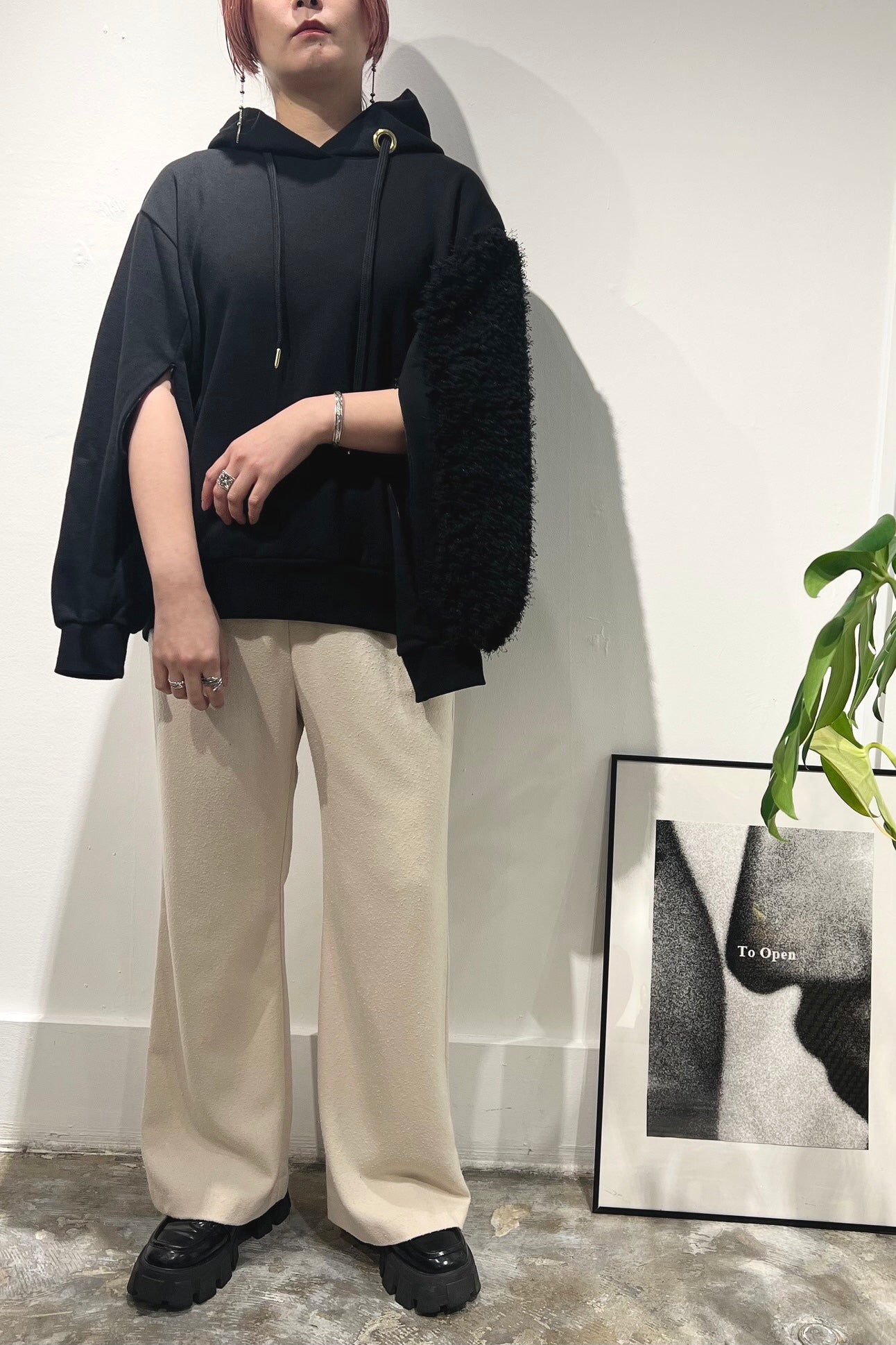 アシメファースリーブフーディー