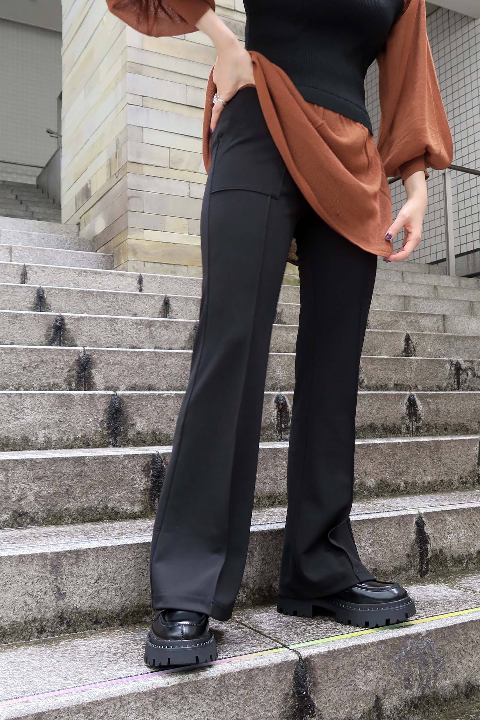 ライト ポンチ素材 フレアパンツ 美脚