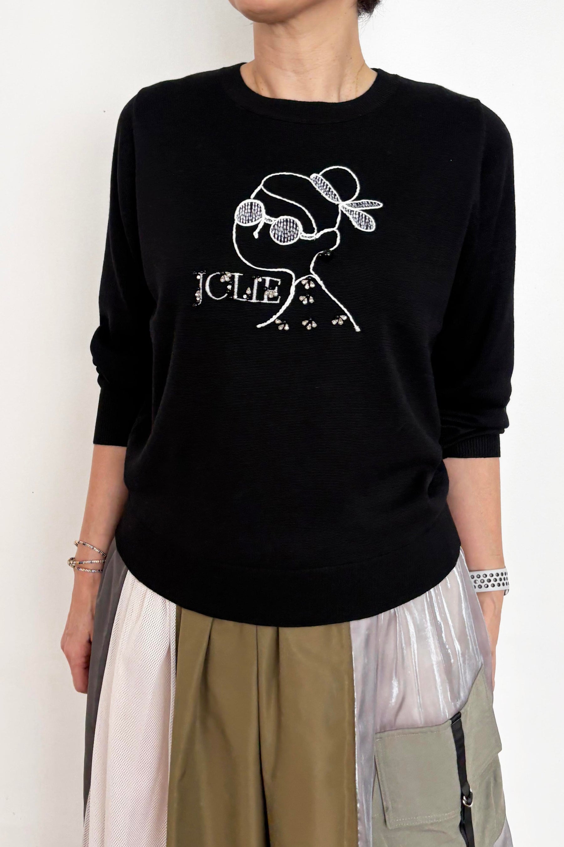 女の子柄刺繍ニット
