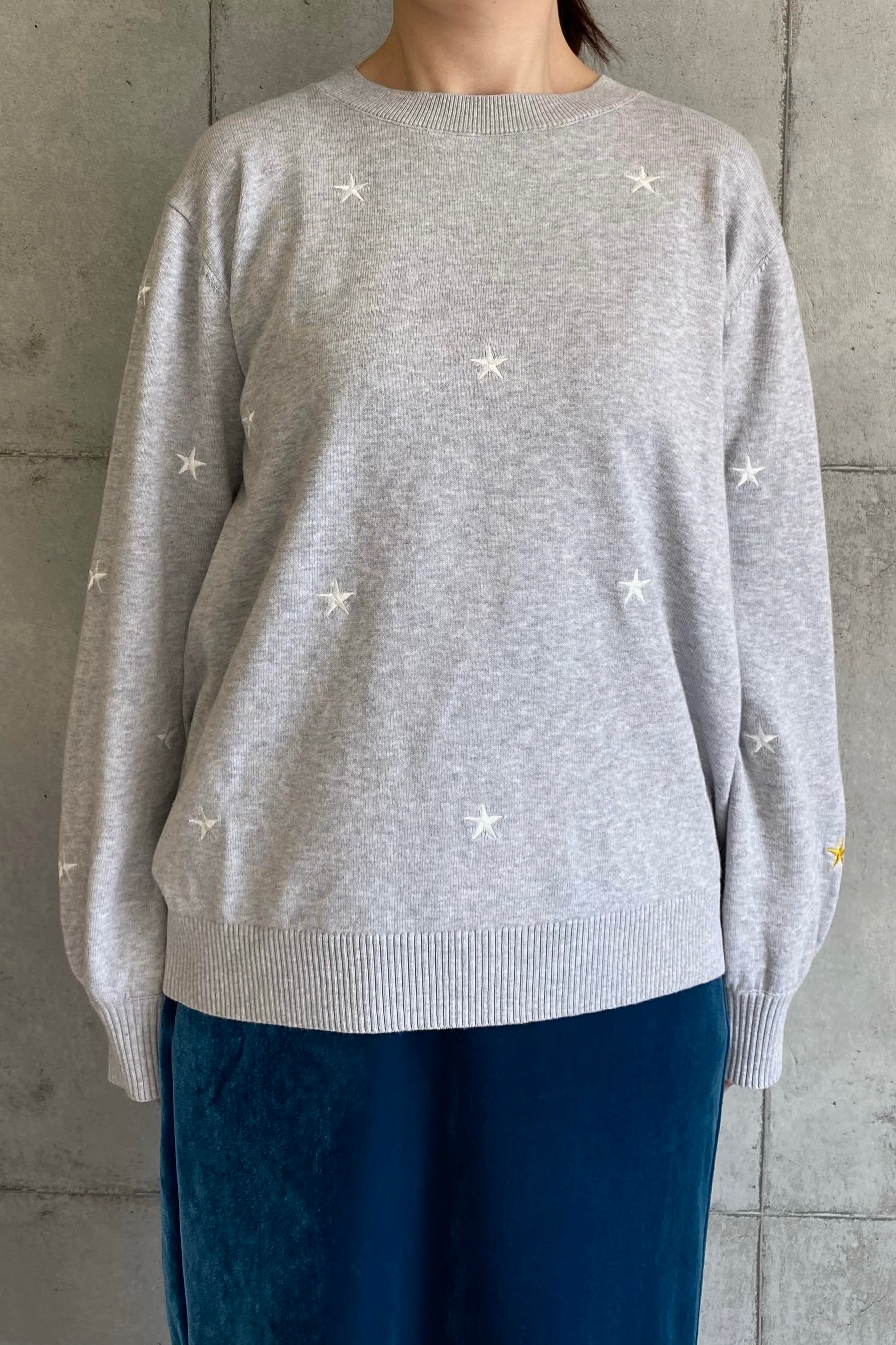 ★モチーフ刺繍ニット