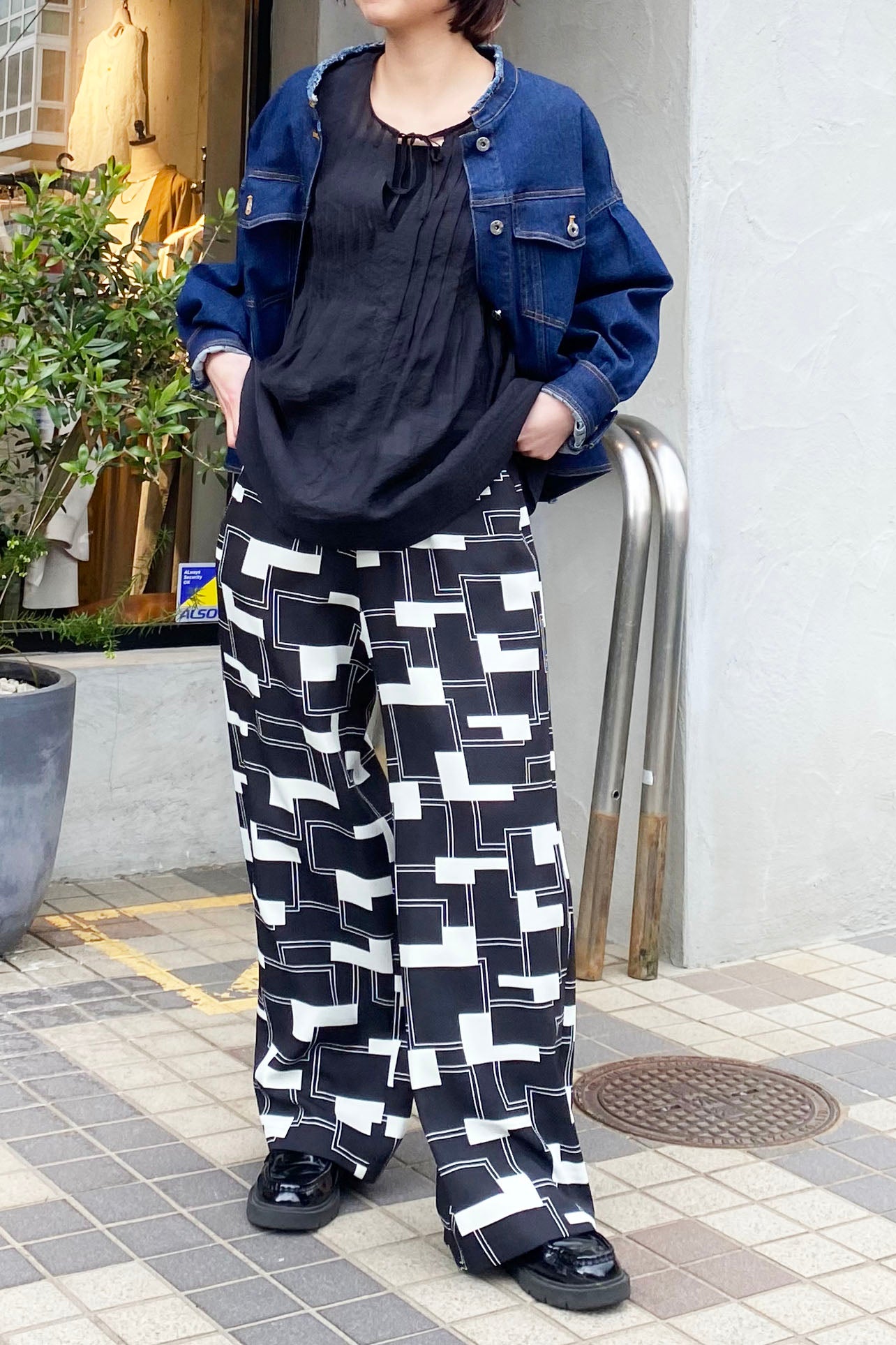 ツイル幾何学セミワイドパンツ