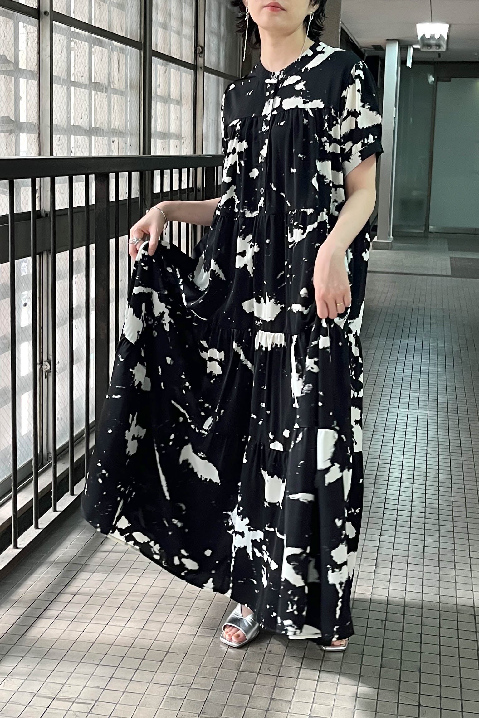 PaulineBleu (ポリーヌブロー) モノトーン 半袖 ティアード ロング ワンピース