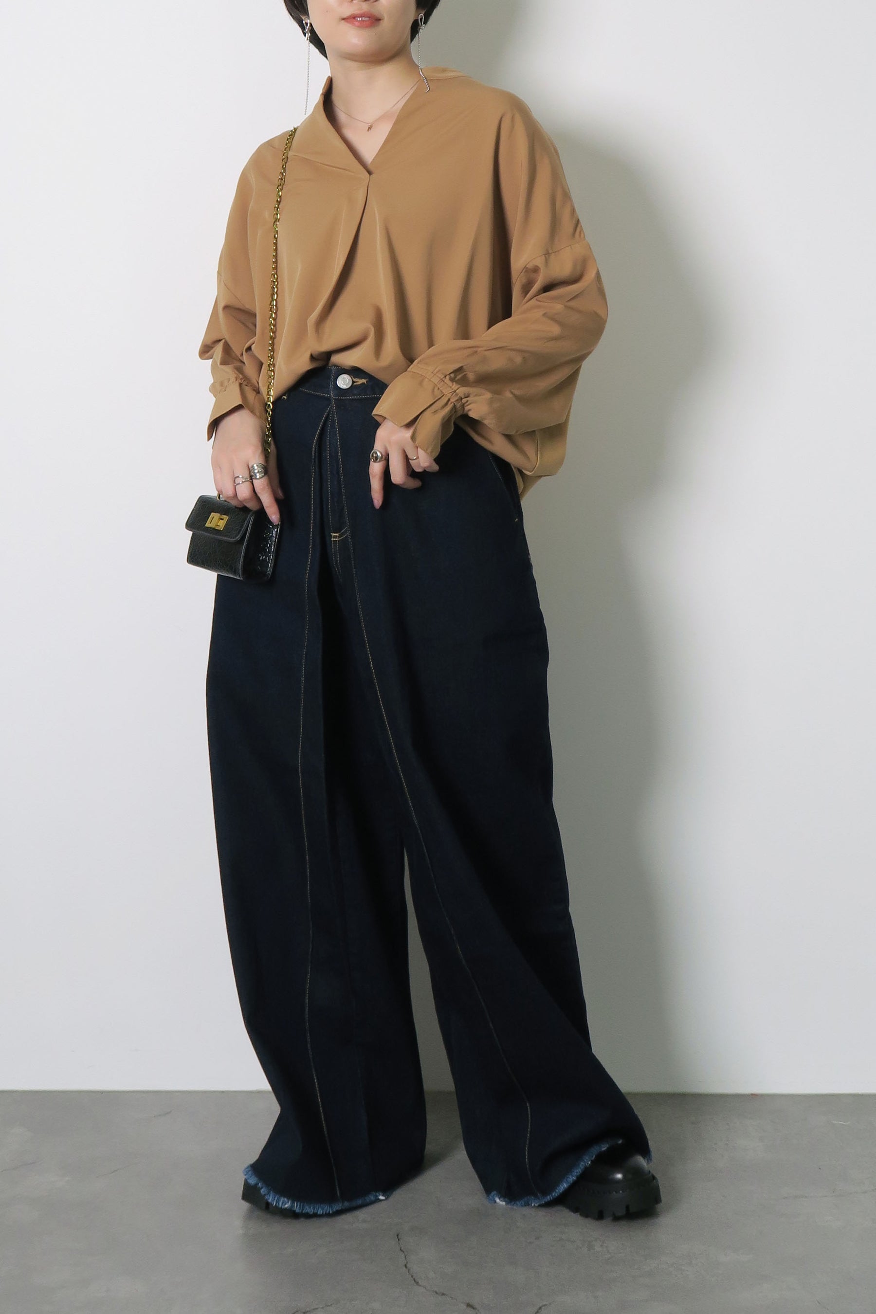 Dignite collier (ディニテ コリエ) 後ろ切替 長袖 ブラウス 800218 レディース きれいめ オフィス