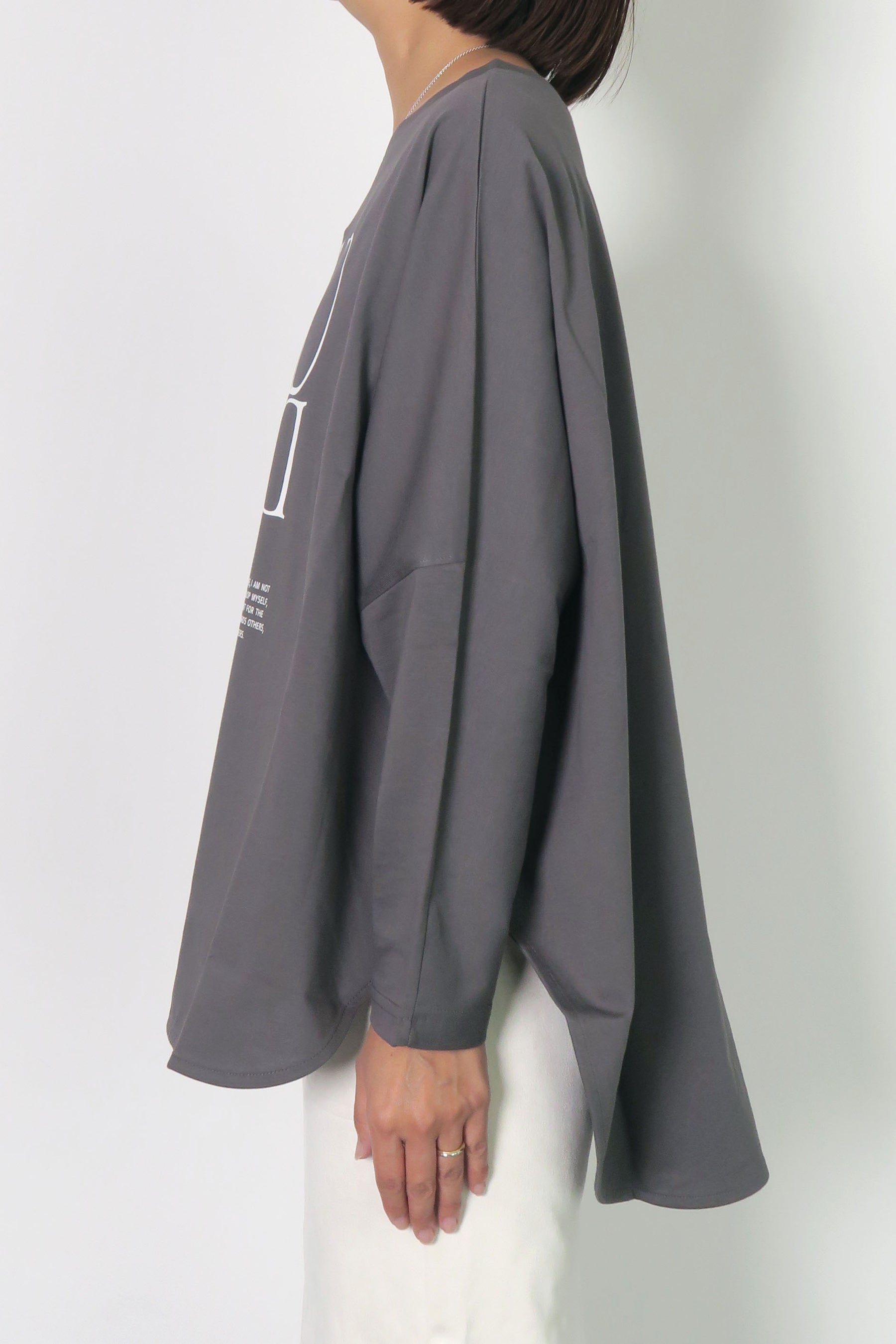 後ろドルマンロゴTシャツ