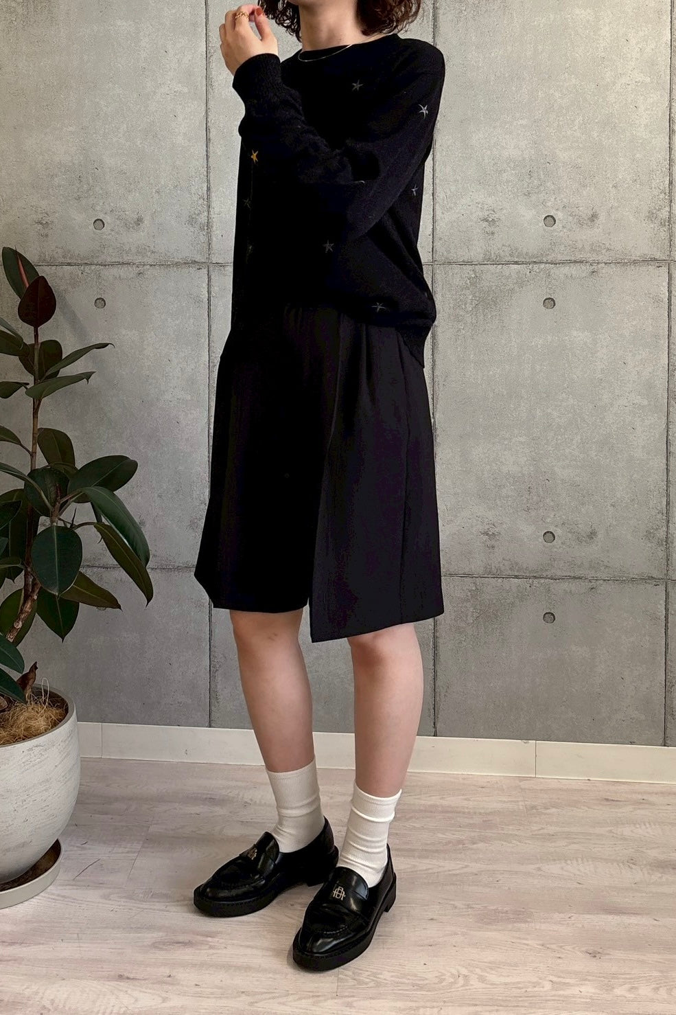 ★モチーフ刺繍ニット