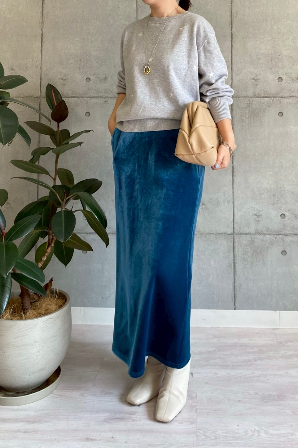 ★モチーフ刺繍ニット
