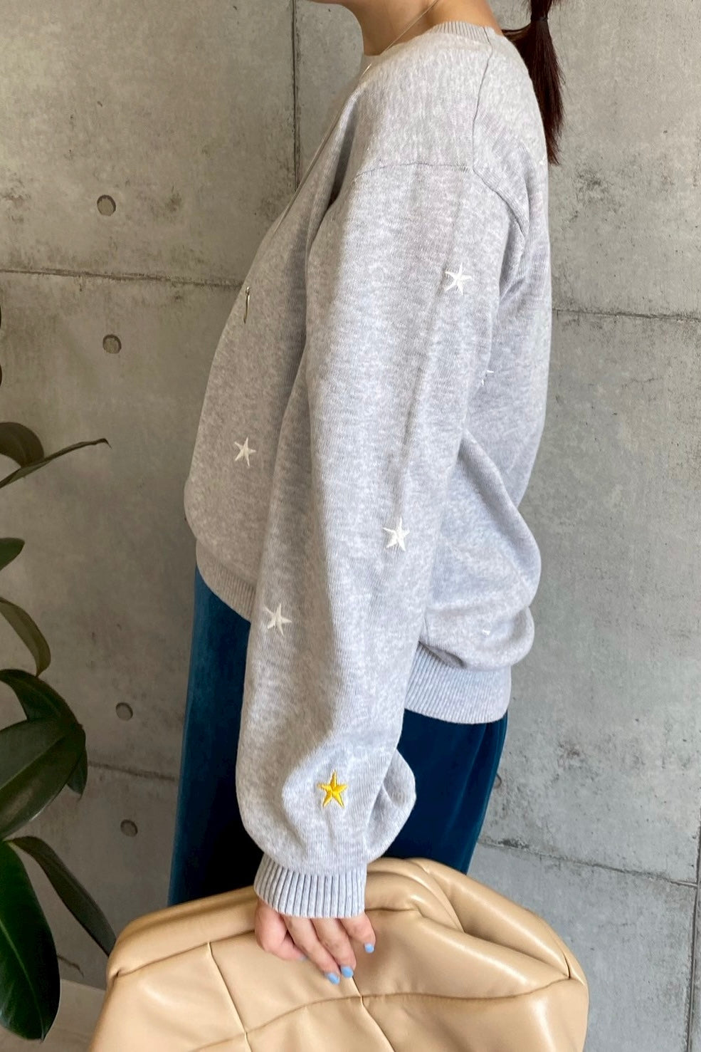 ★モチーフ刺繍ニット