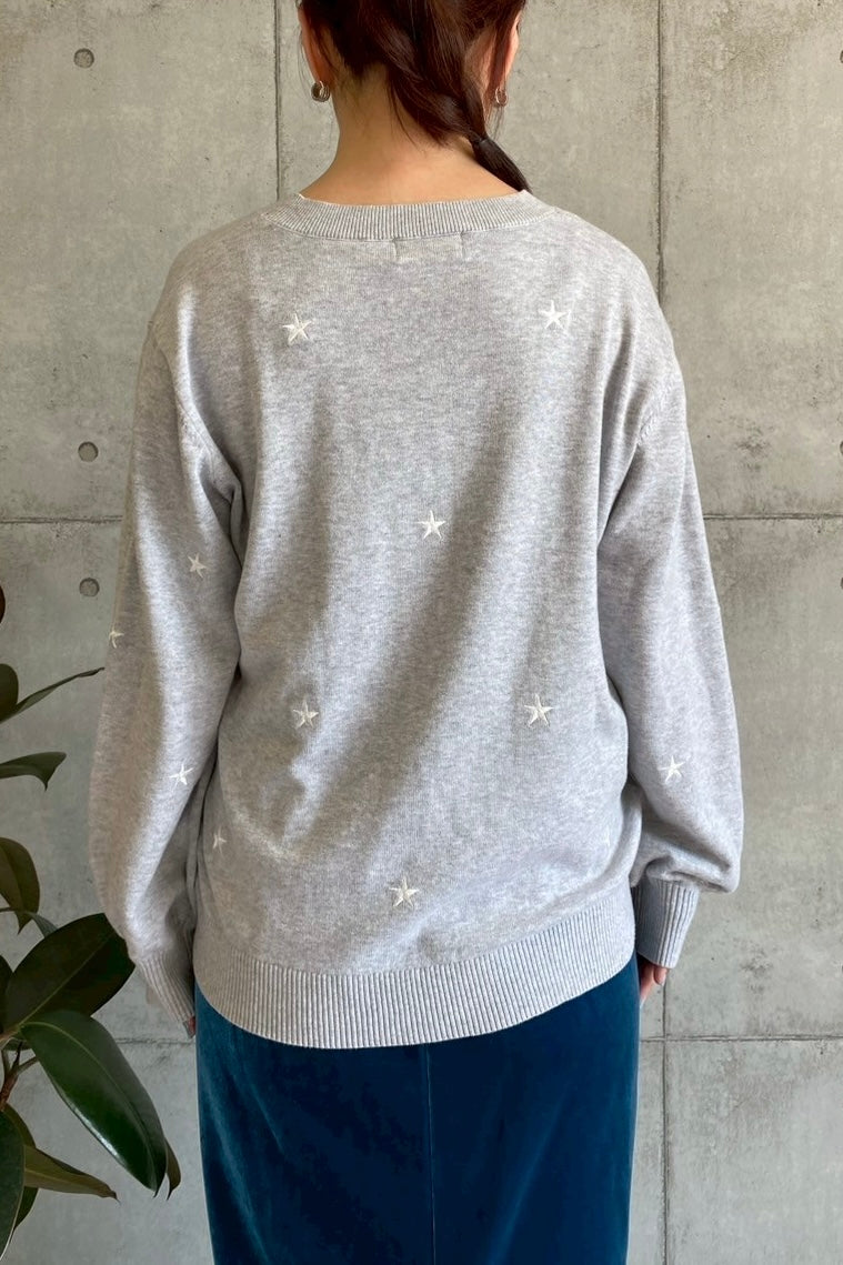 ★モチーフ刺繍ニット