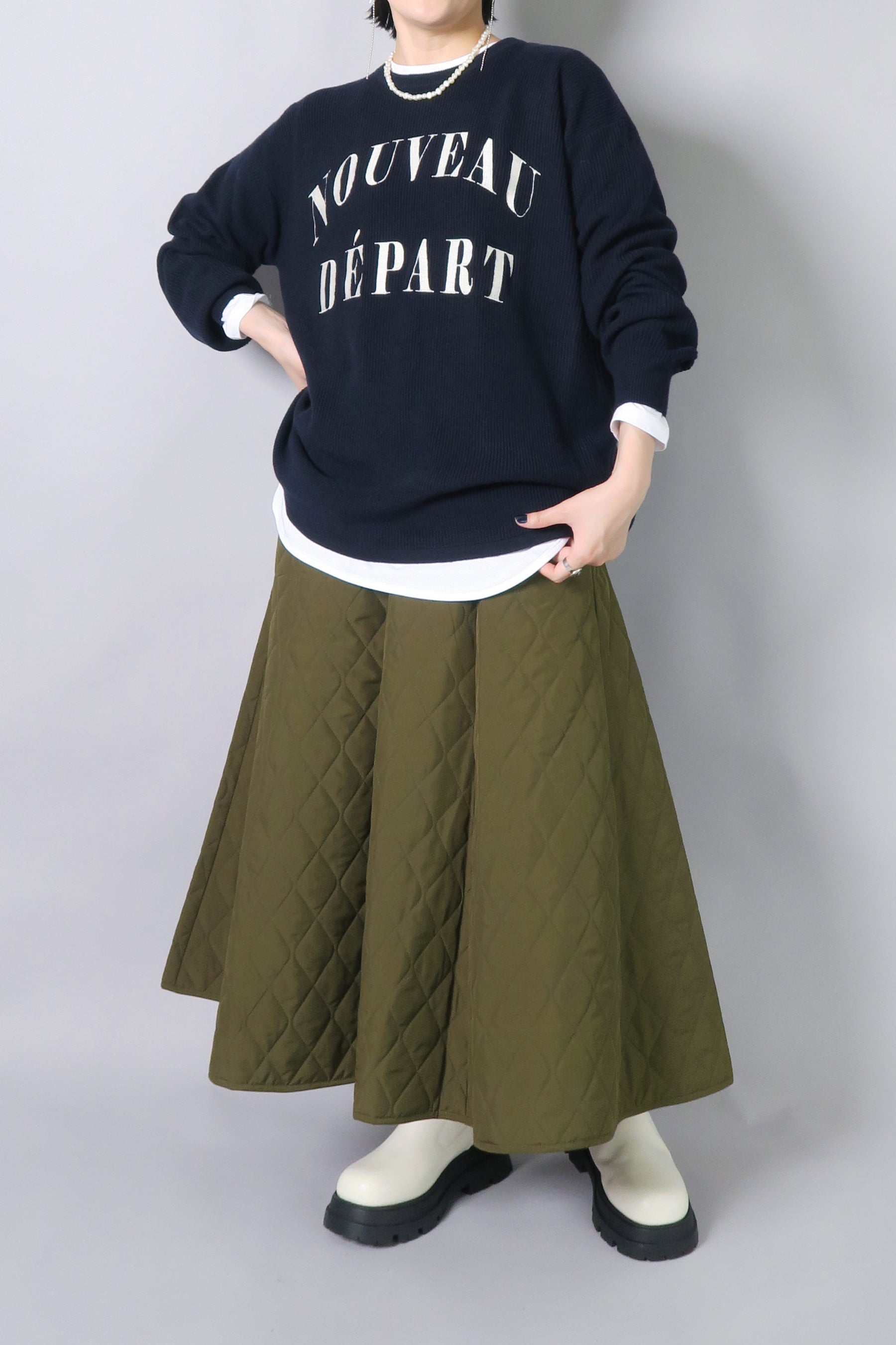 ロゴ刺繍ニット