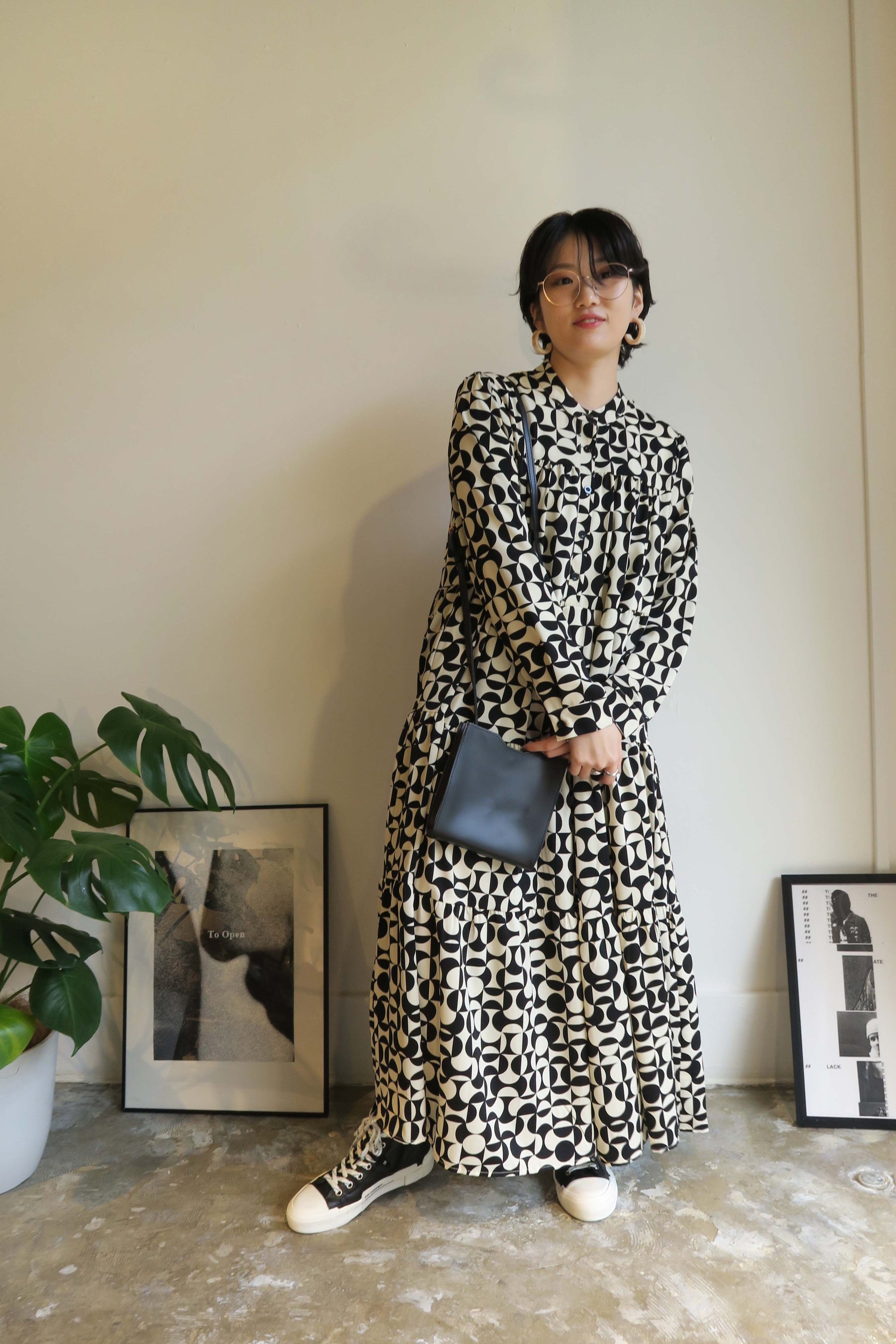 PaulineBleu ポリーヌブロー モノトーン ジオメトリック柄 リゾート ティアード ワンピース 長袖 ドット