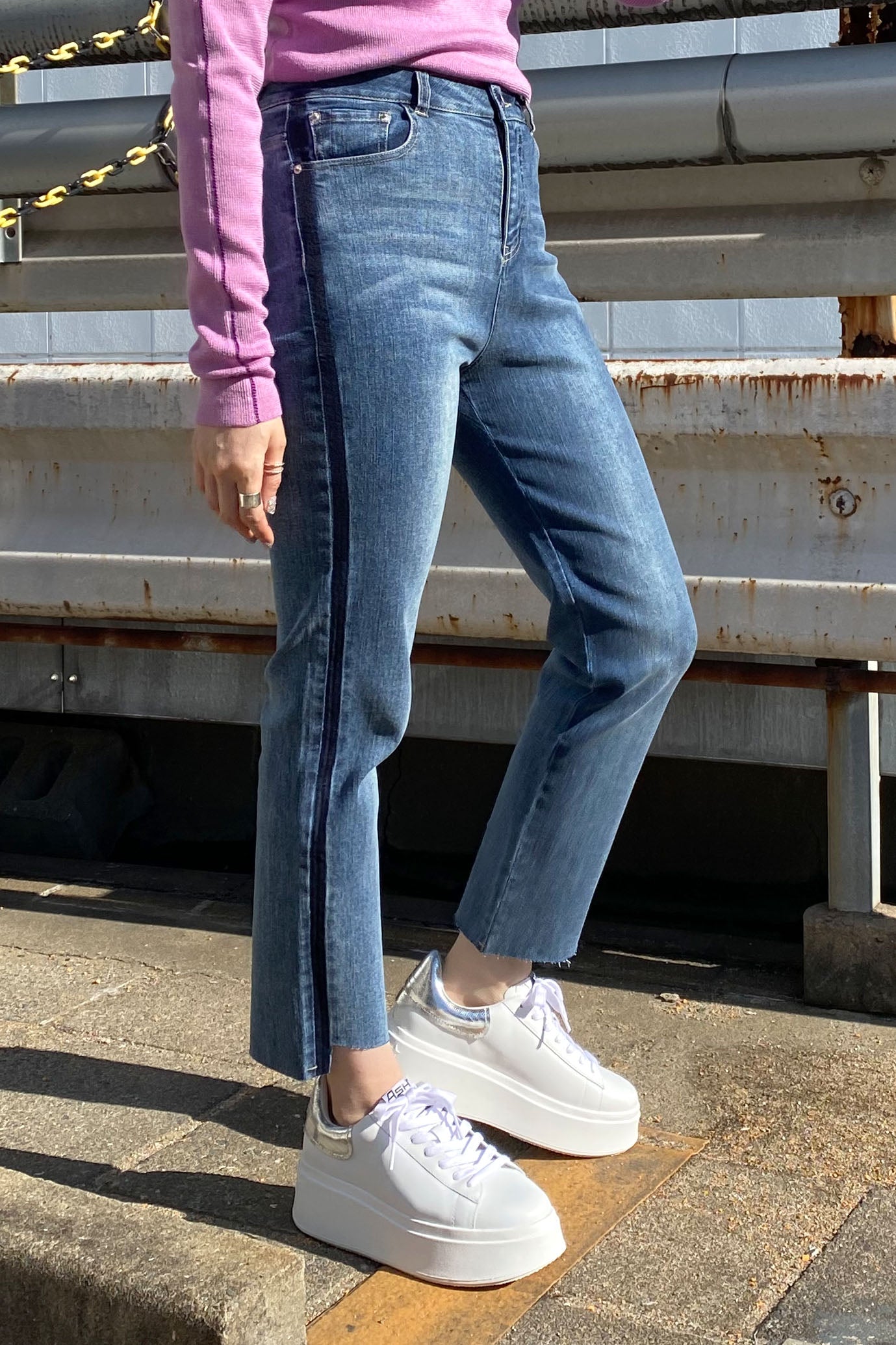 サイドラインスキニーデニムパンツ