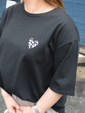レオパード柄ハート フロッキープリントTシャツ