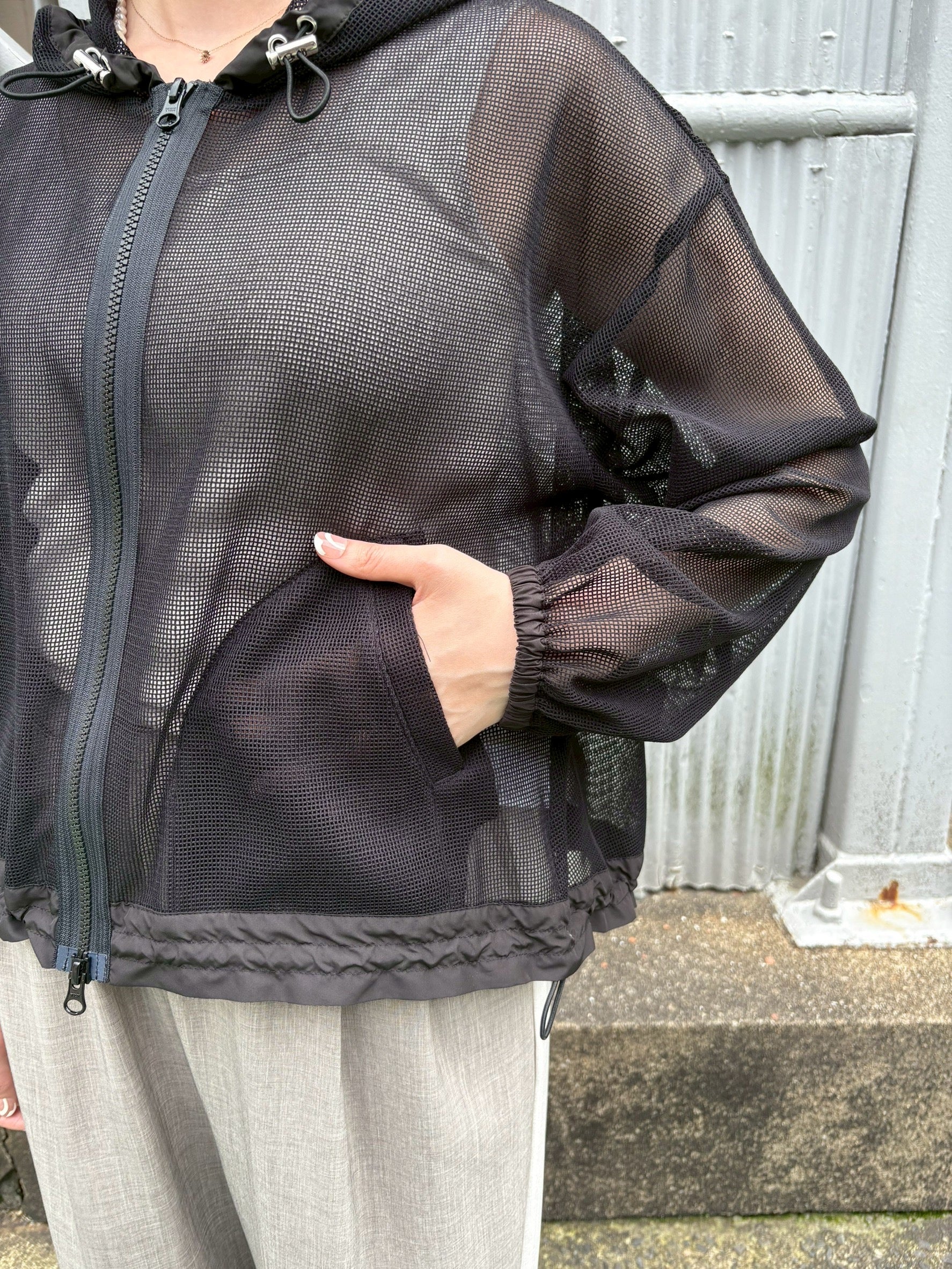 メッシュジップパーカー