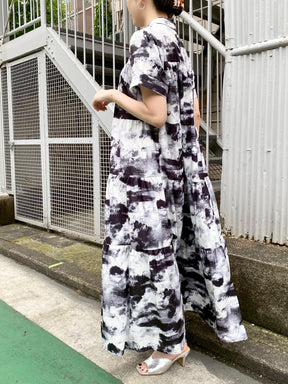 モノトーン柄プリント半袖ティアードワンピース