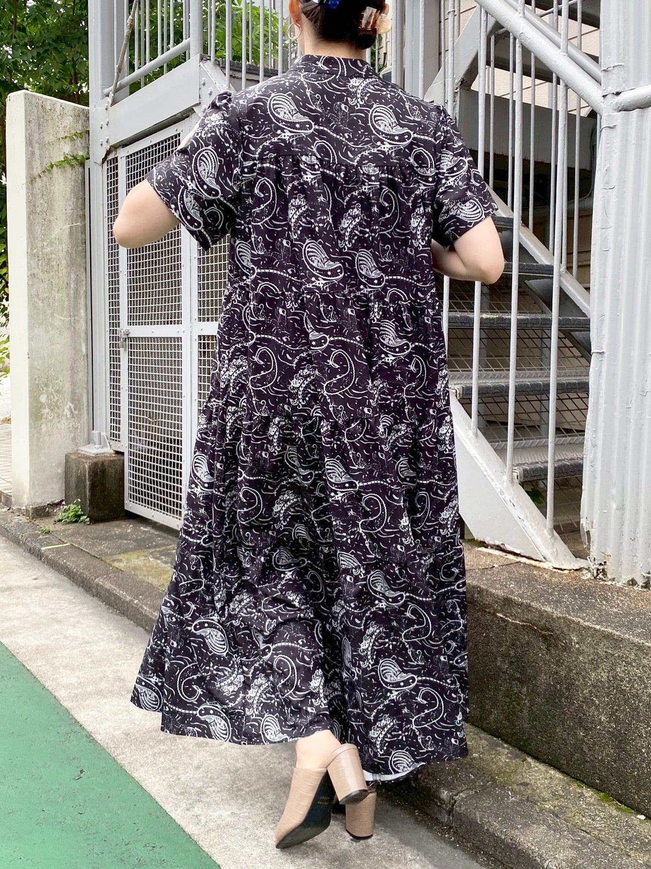 ペイズリー柄プリント半袖ティアードワンピース