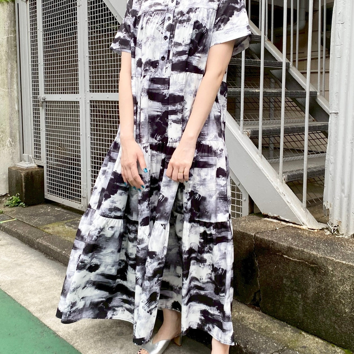 PaulineBleu (ポリーヌブロー)モノトーン柄プリント半袖ティアード