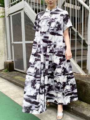 モノトーン柄プリント半袖ティアードワンピース