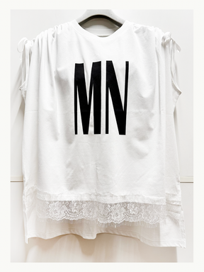 肩リボン裾レースロゴTシャツ