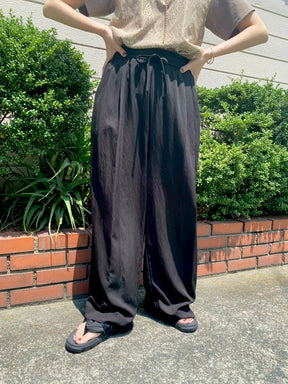 タックイージーワイドパンツ