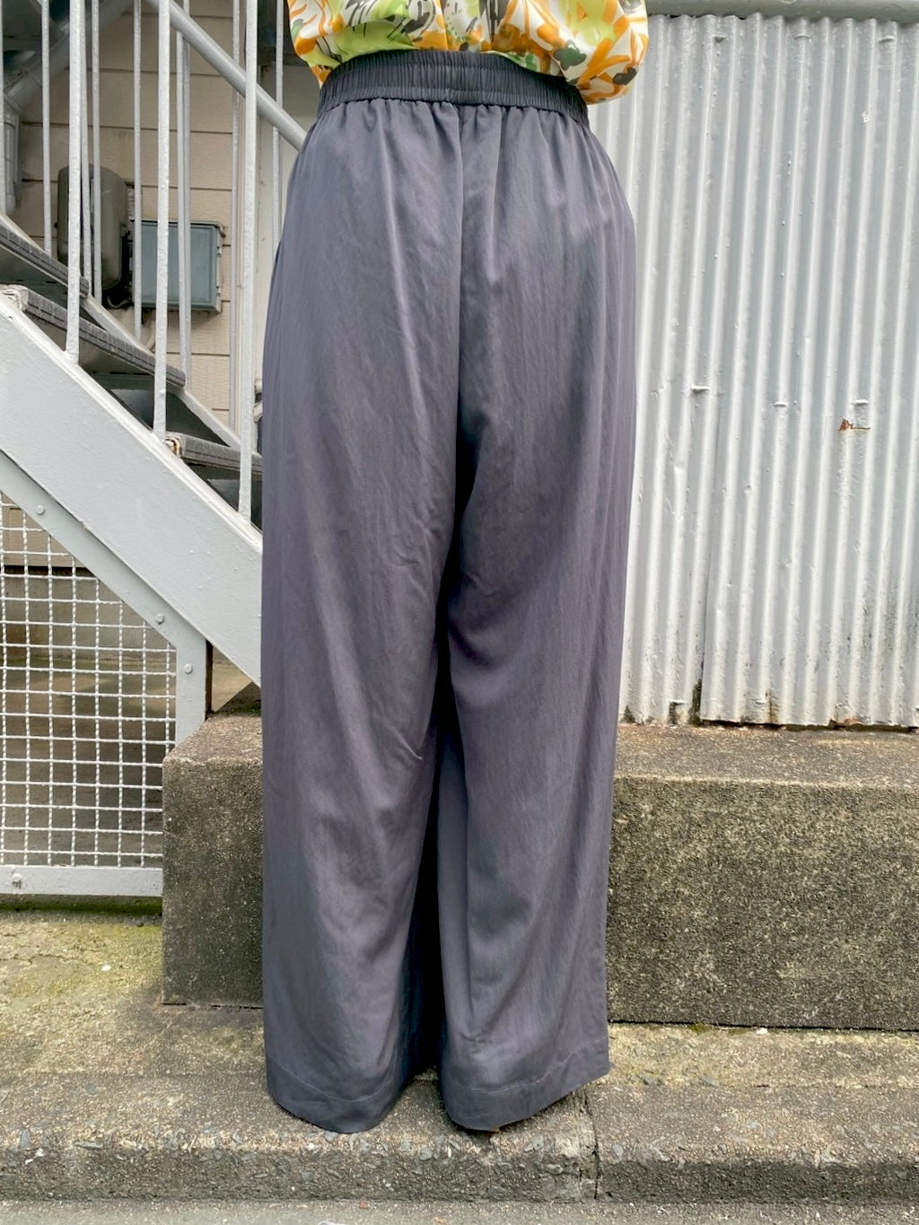 タックイージーワイドパンツ