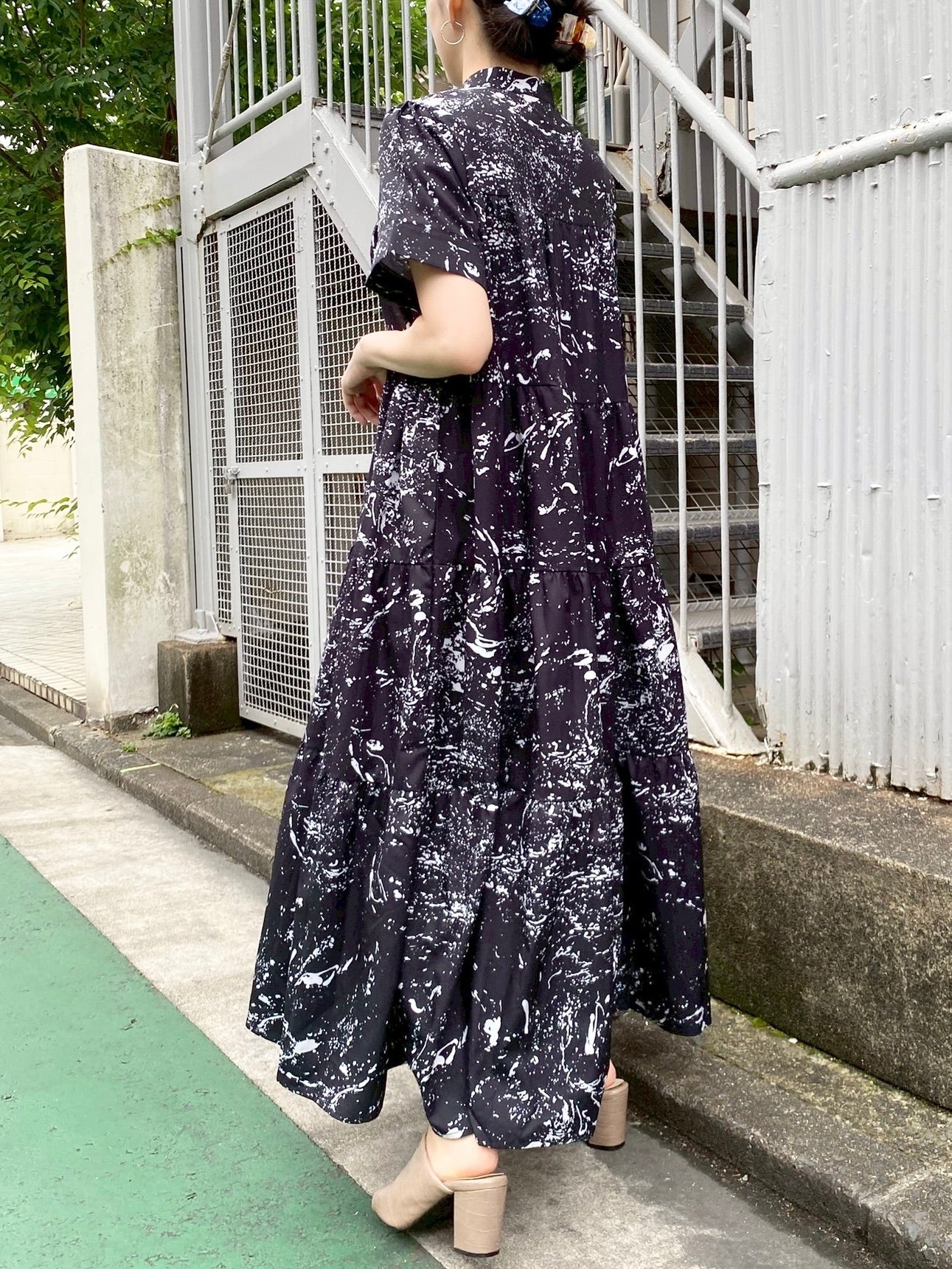 ペイント柄プリント半袖ティアードワンピース