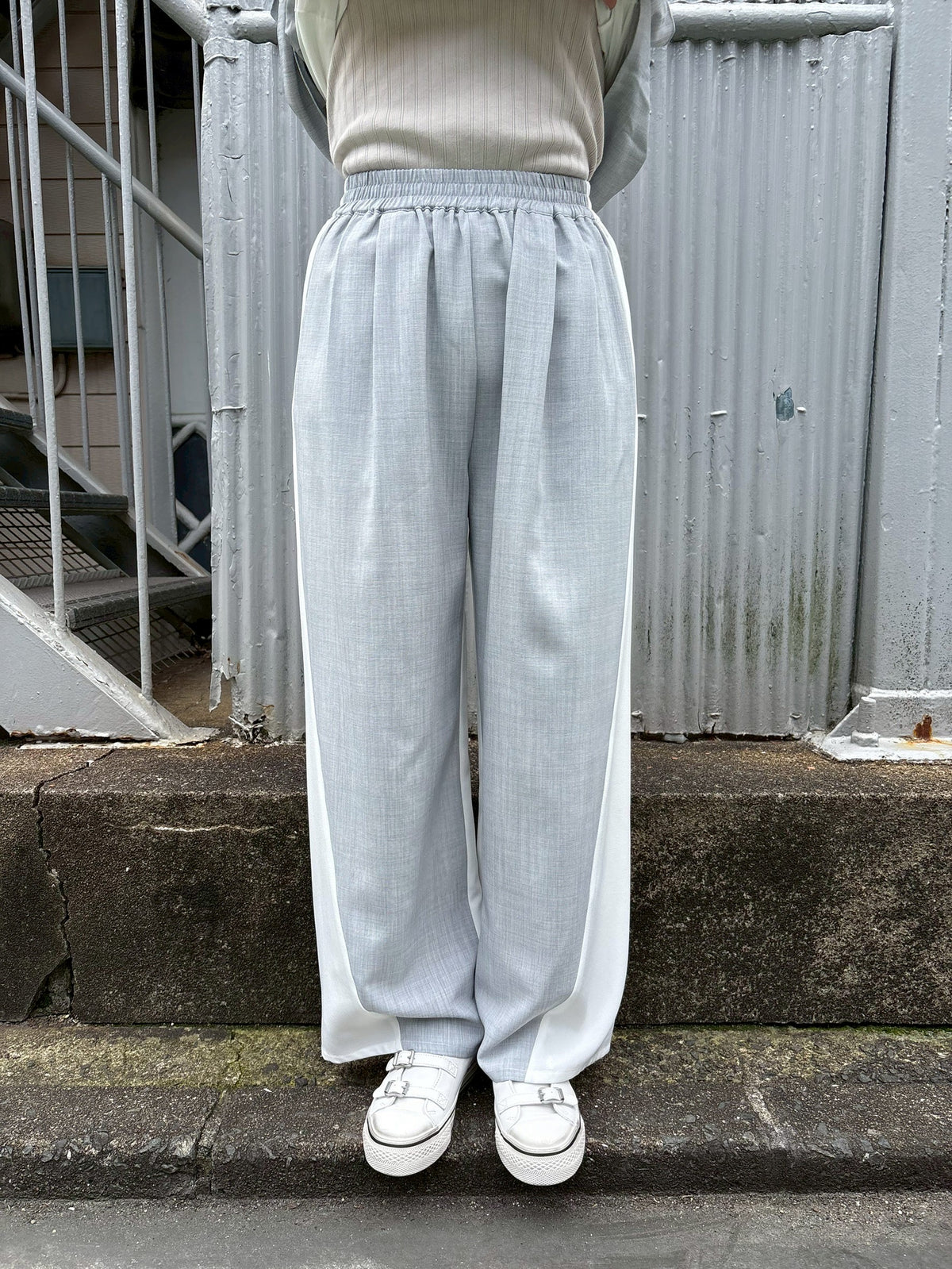 麻タッチ前後配色タックカーブパンツ