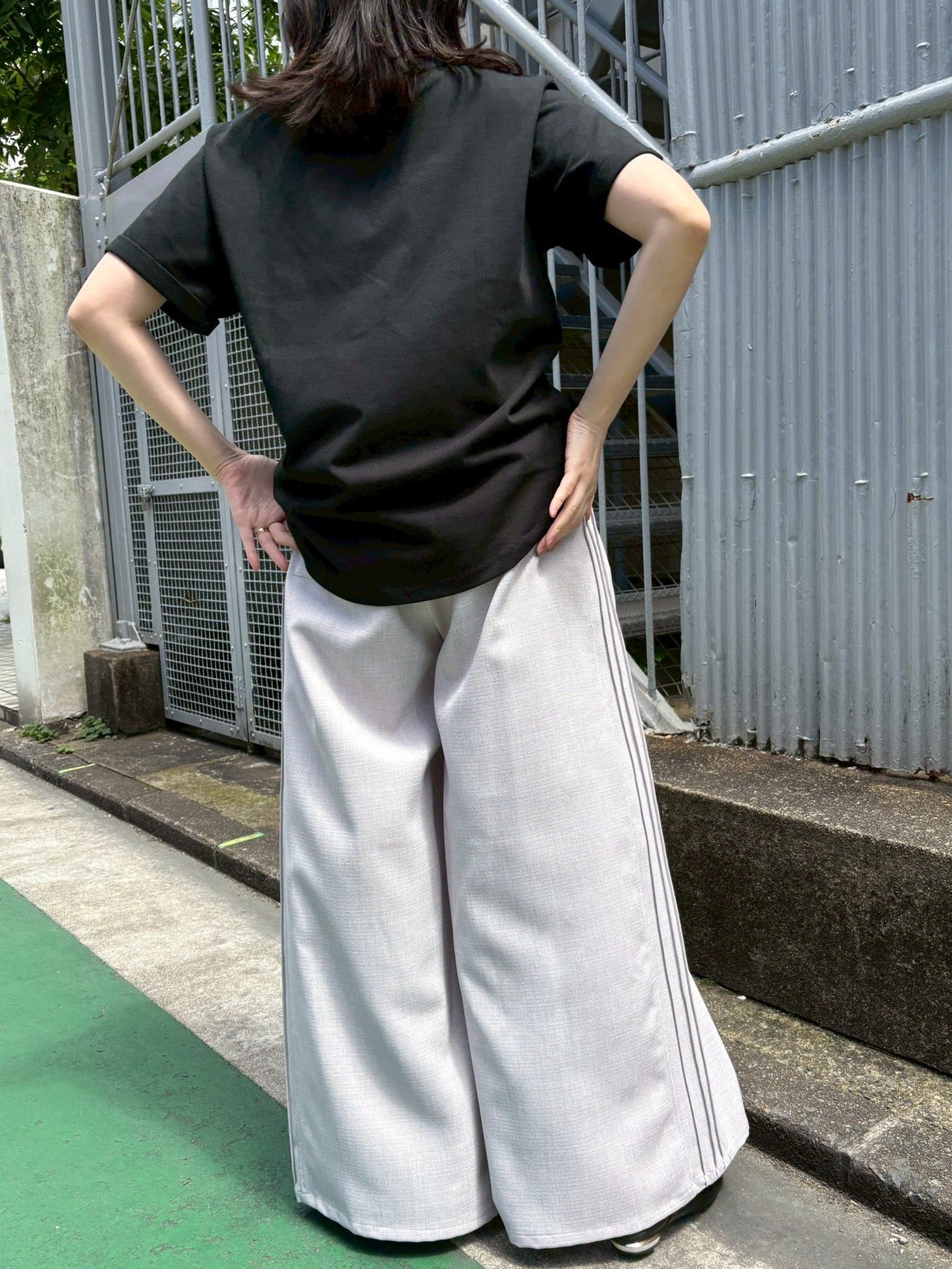 サイドピンタックラインパンツ