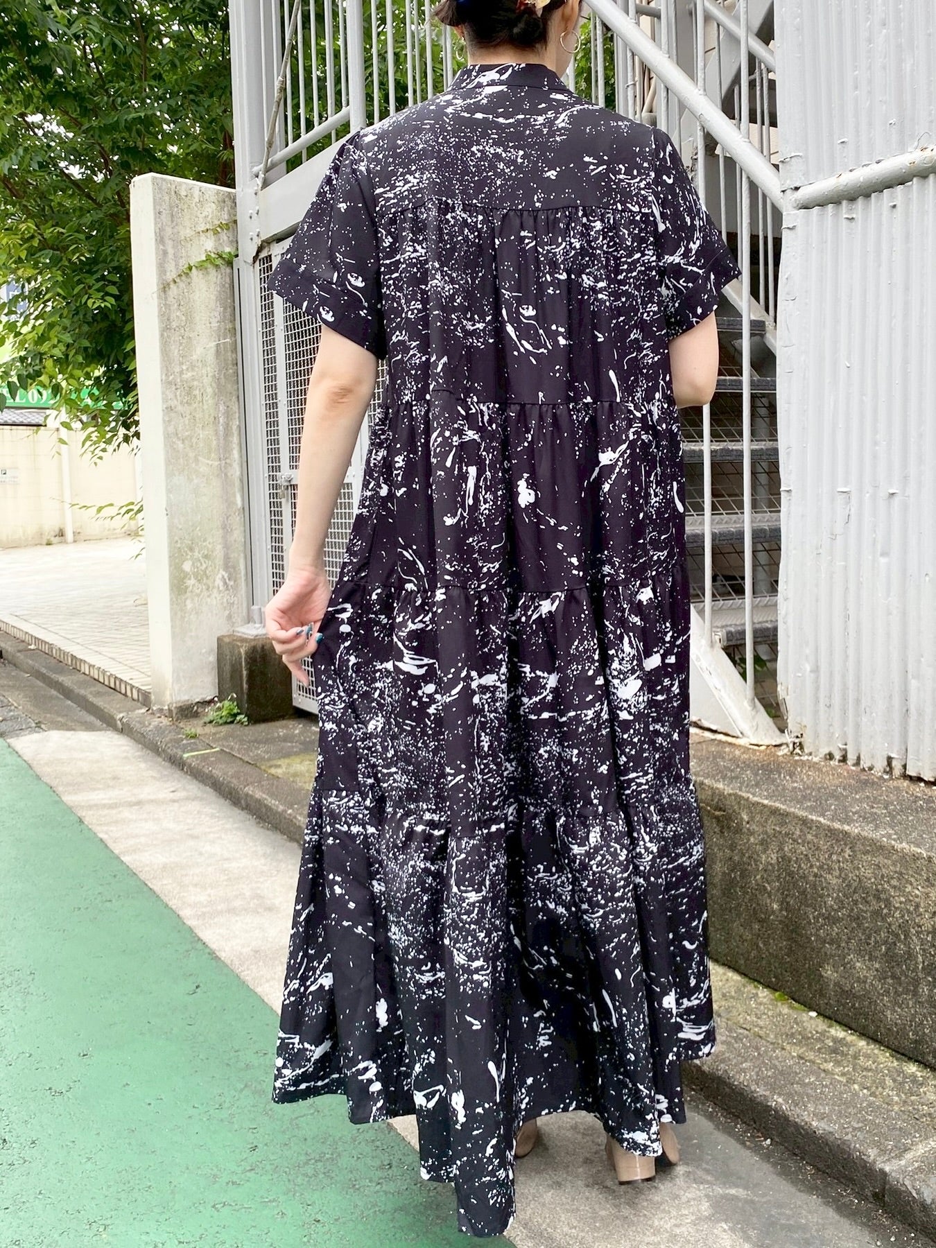 ペイント柄プリント半袖ティアードワンピース