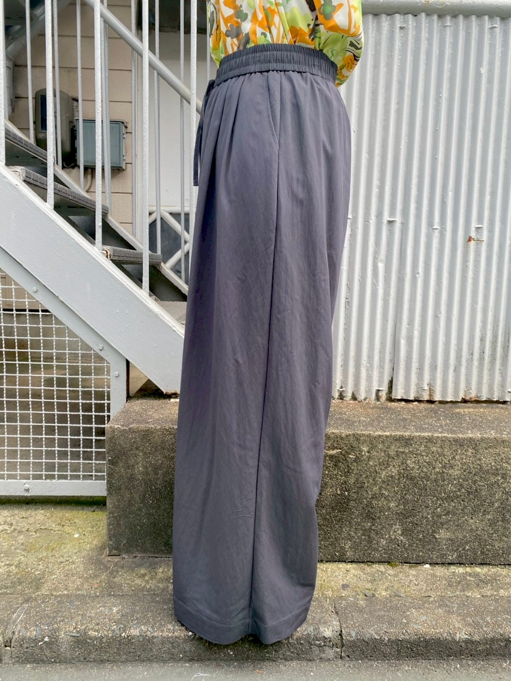 タックイージーワイドパンツ
