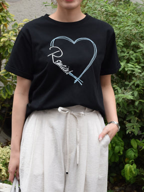 ハートコード刺繍×ロゴプリントTシャツ