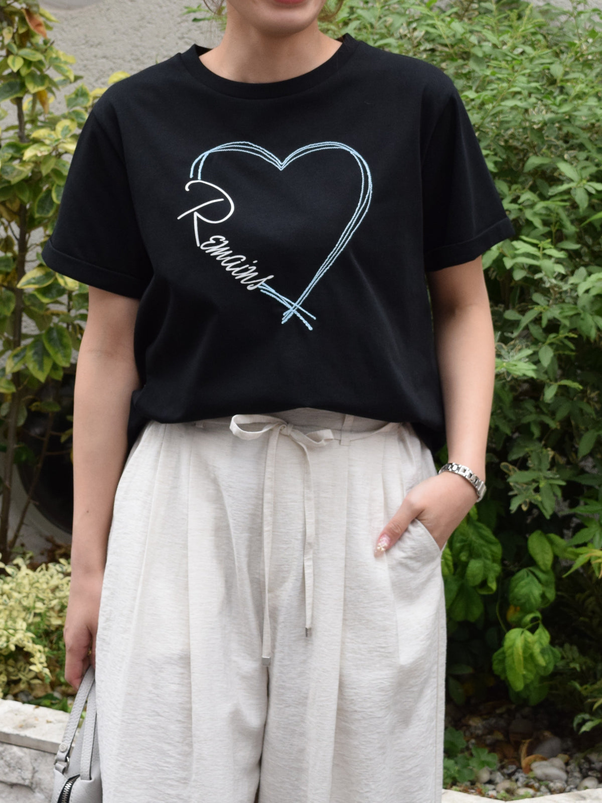 ハートコード刺繍×ロゴプリントTシャツ