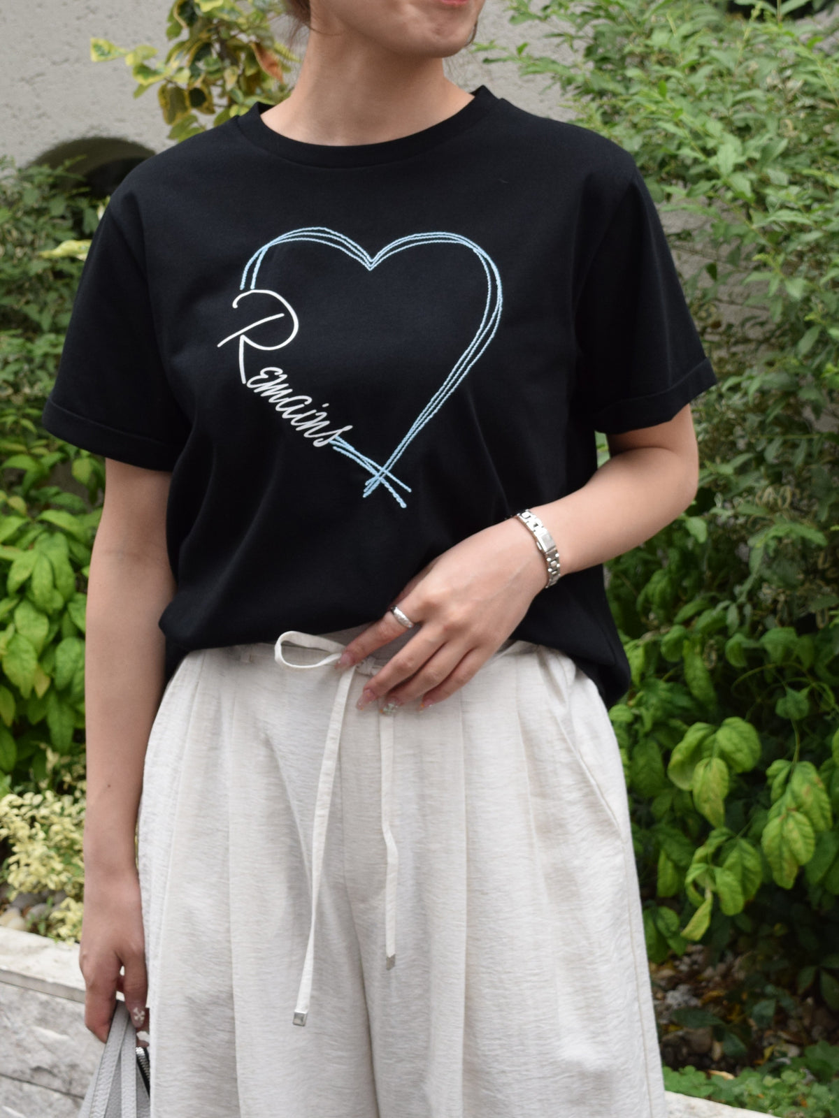 ハートコード刺繍×ロゴプリントTシャツ