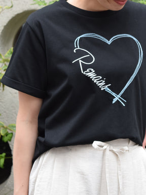 ハートコード刺繍×ロゴプリントTシャツ