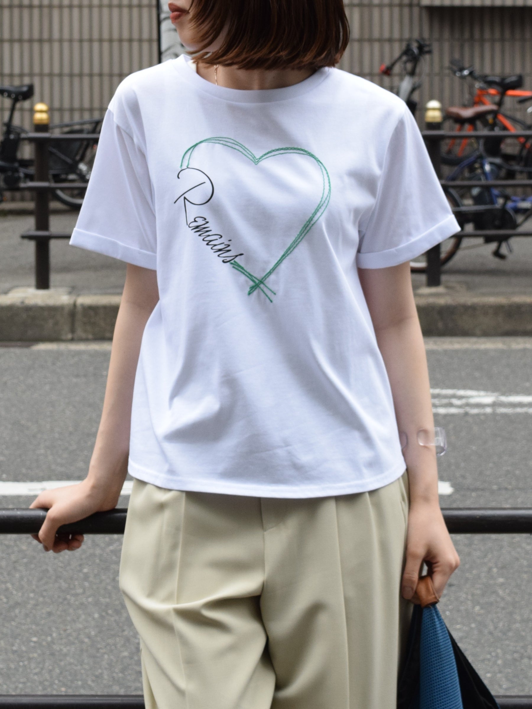 ハートコード刺繍×ロゴプリントTシャツ