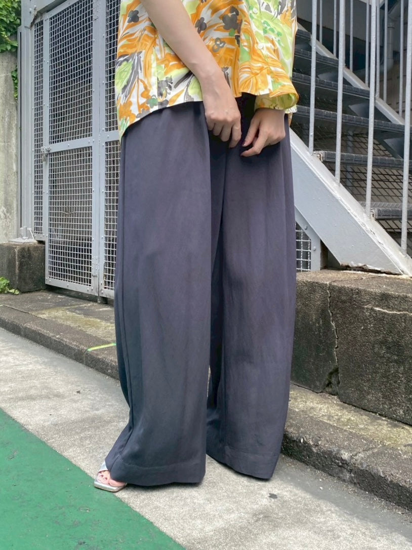 タックイージーワイドパンツ