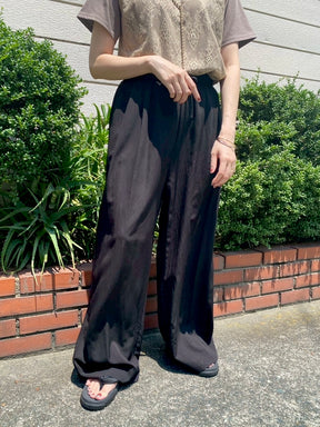 タックイージーワイドパンツ