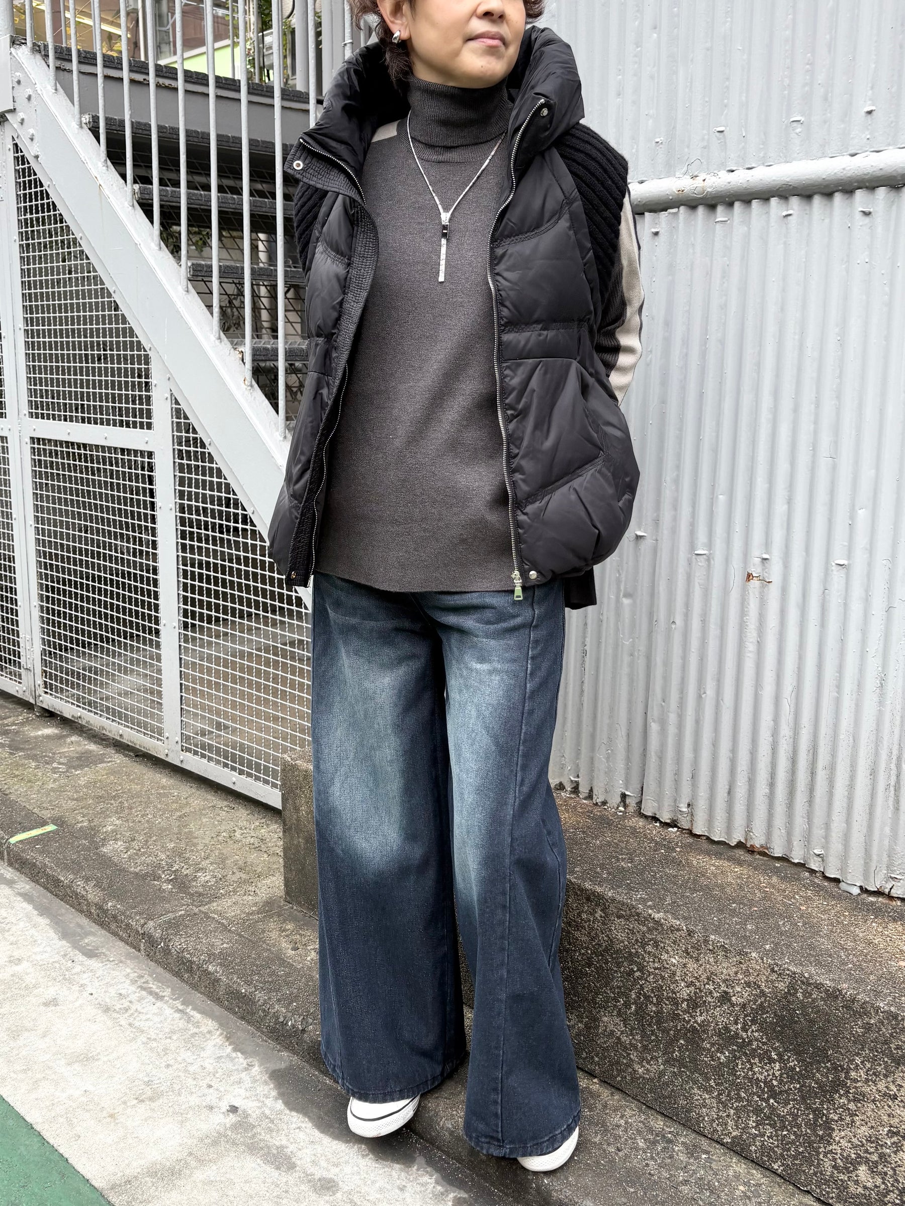 ニット×ダウンベスト