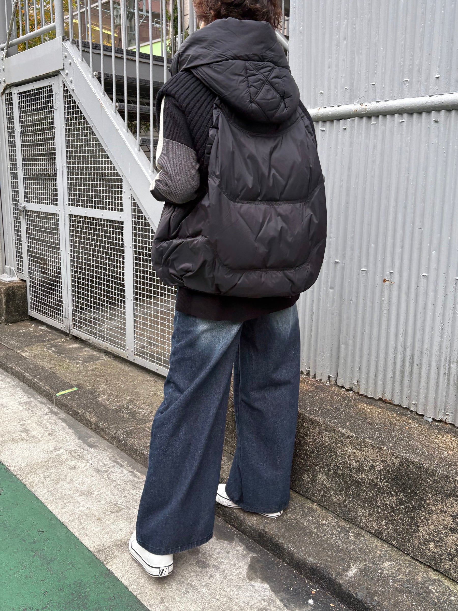 ニット×ダウンベスト